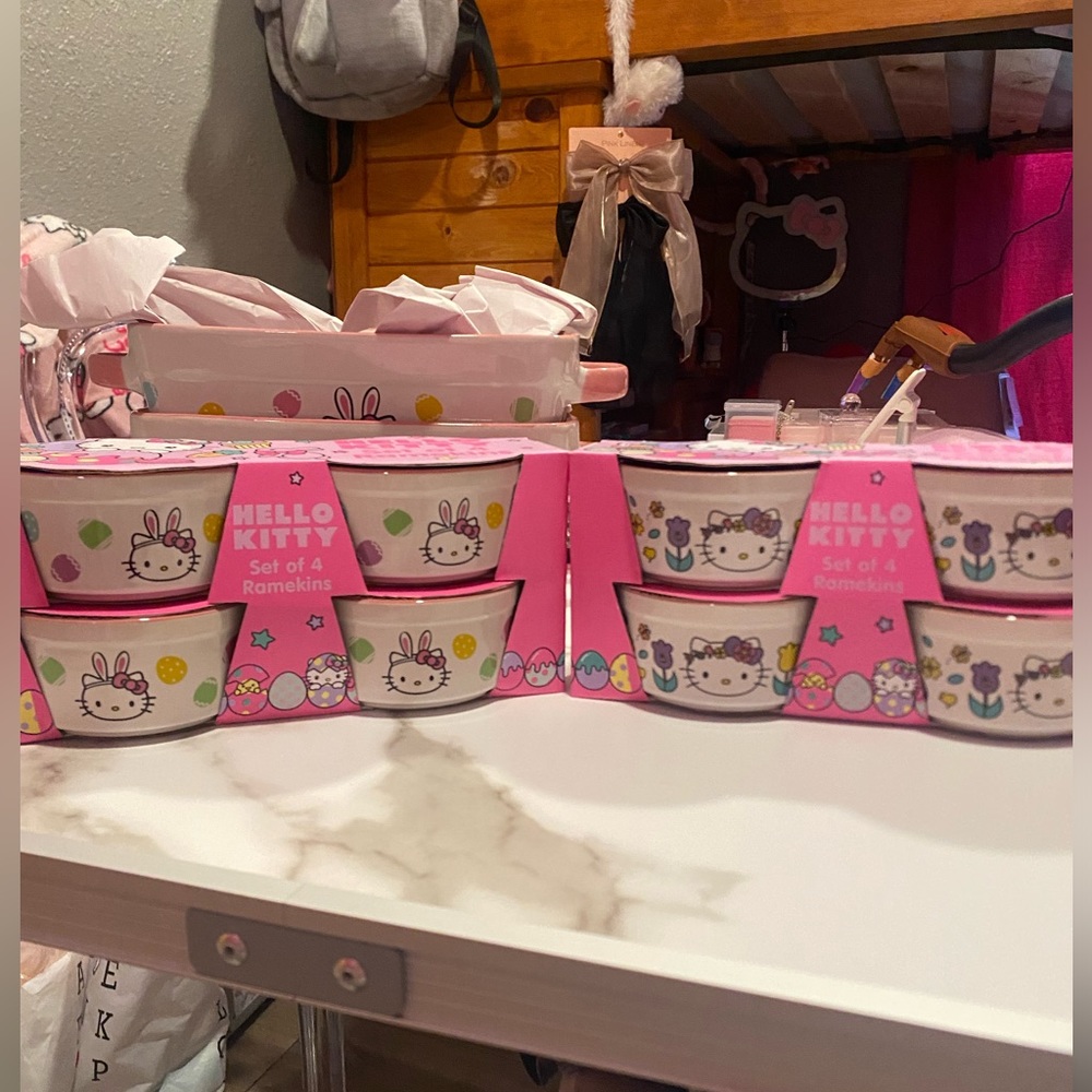 Brand new hello kitty Easter bake wear
